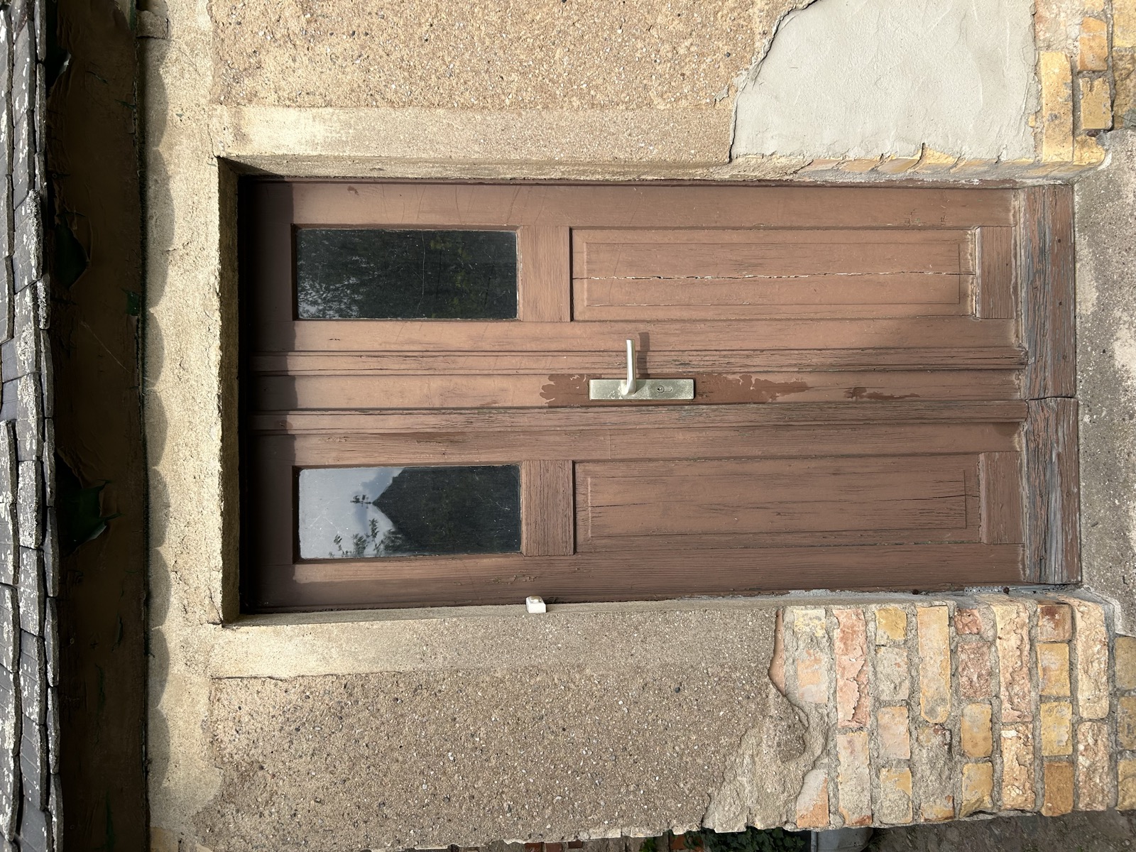 Haustür Wohnhaus mit Reflexion der Dorfkirche, Panitzsch
